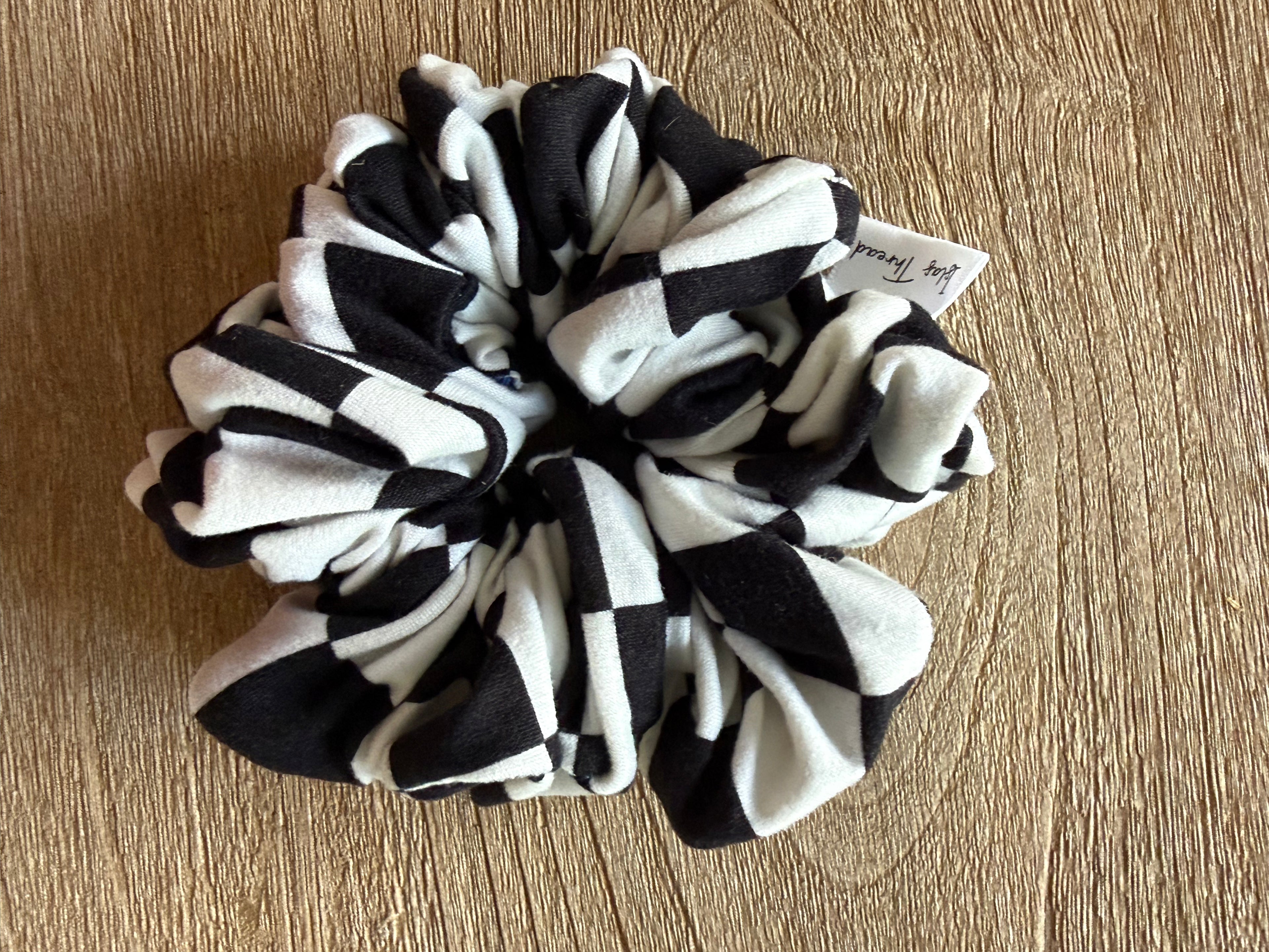 Checkered scrunchie